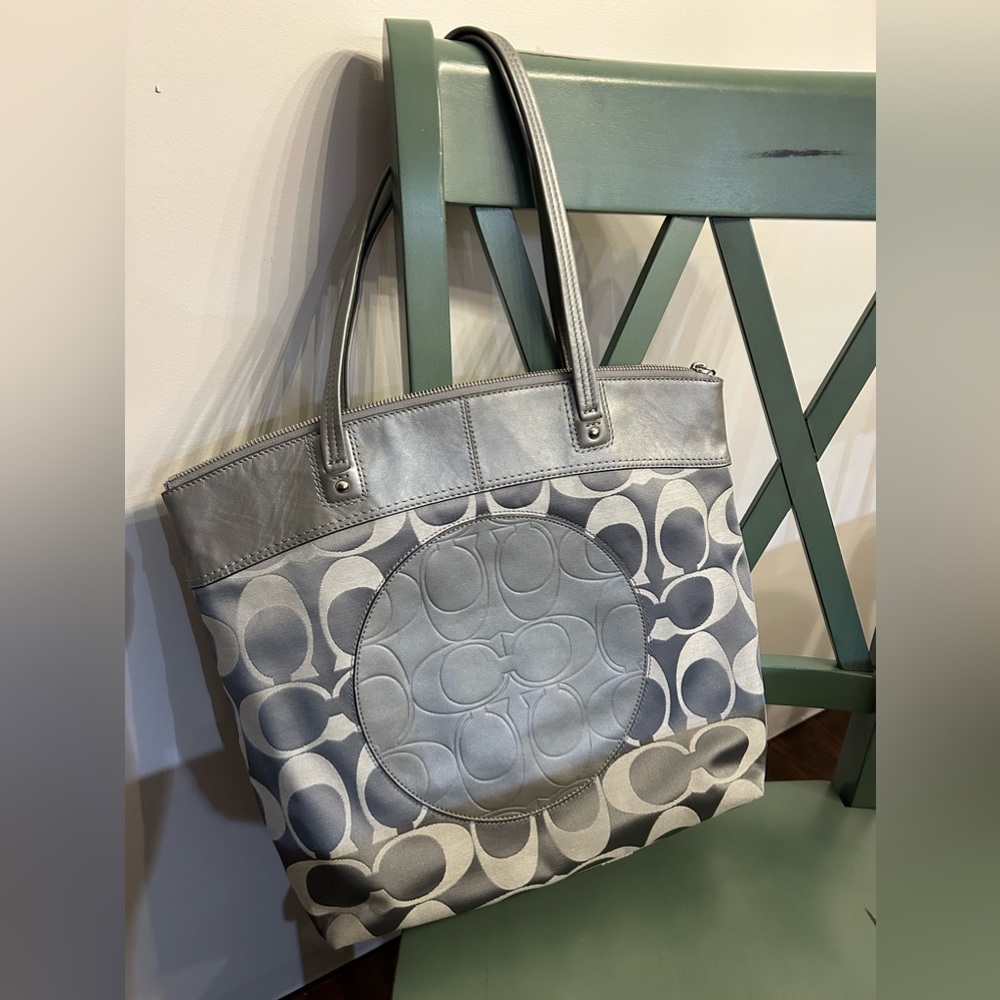 Coach F18335 Laura Signature Large Logo Tote Large Shopper Purse Bag Silver Gray